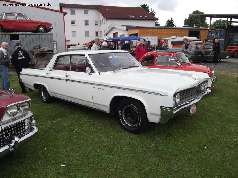 Oldsmobile Super 88 Holiday Sedan