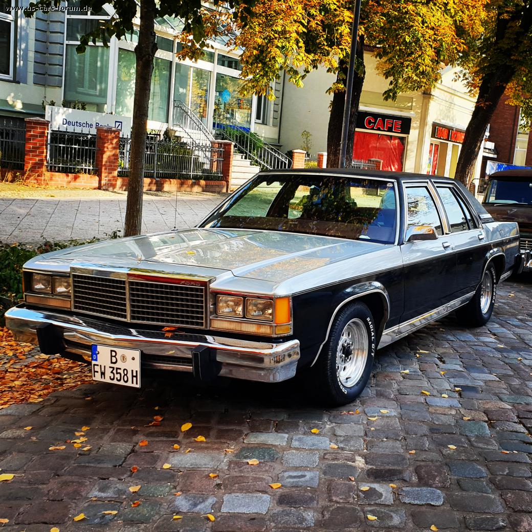 Ford LTD Landau Sedan