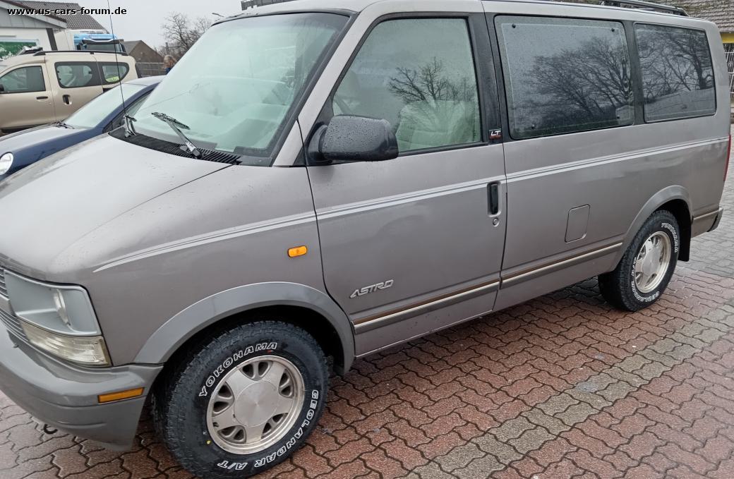 Chevrolet Astro Van